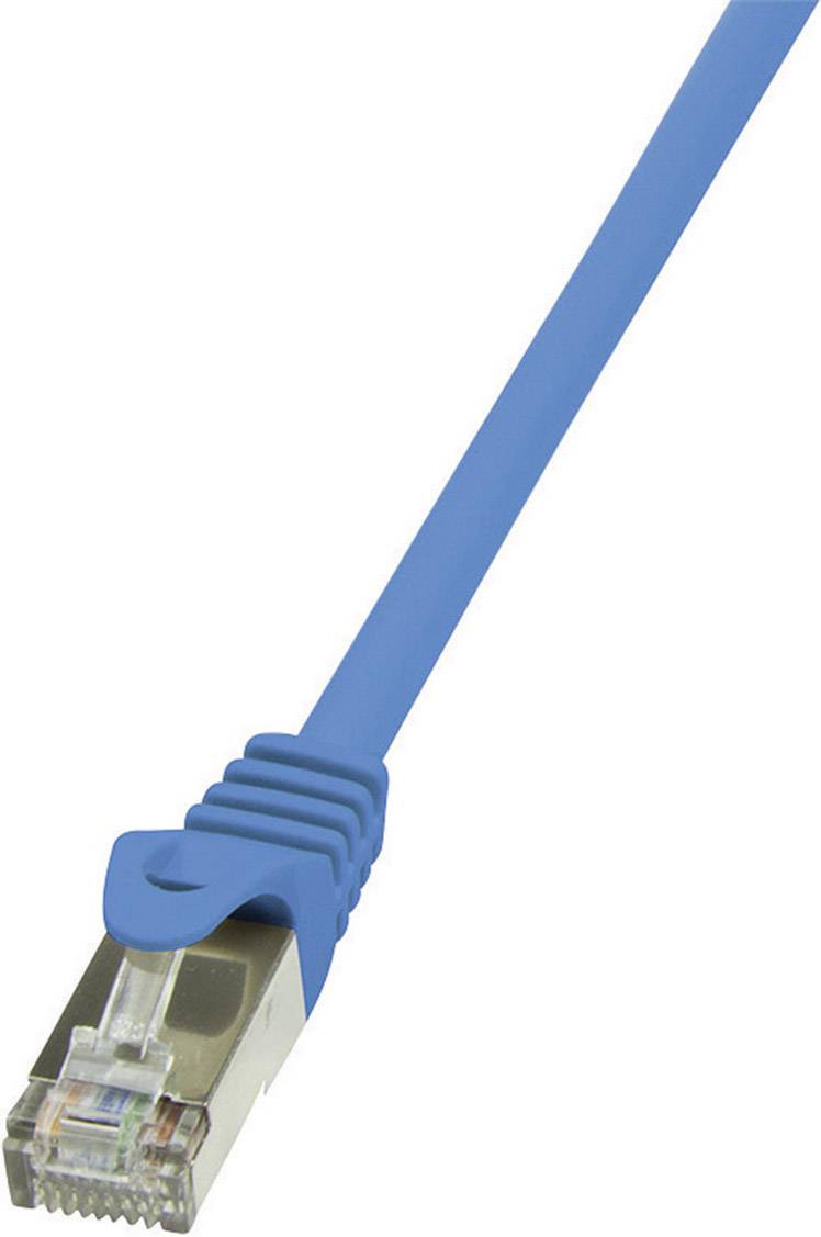 Ein blaues Ethernet-Kabel mit einem RJ45-Stecker.