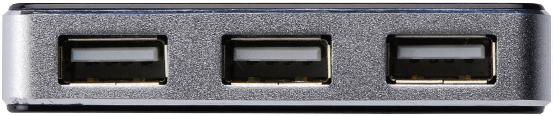 Drei USB-Anschlüsse an einem USB-Hub für den Anschluss mehrerer Geräte.