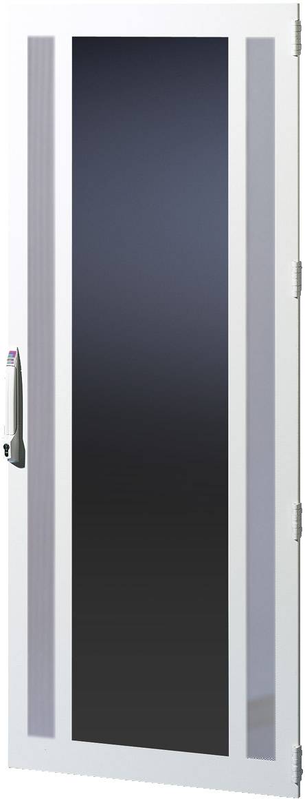 Weiße Tür mit schmalen vertikalen Glaseinsätzen und modernem, silberfarbenem Türgriff links. Schlichtes, modernes Design.