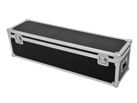 Ein rechteckiger schwarzer Transportkoffer mit silbernen Metallecken und Griff, geeignet zum sicheren Transport von empfindlichen Gegenständen.