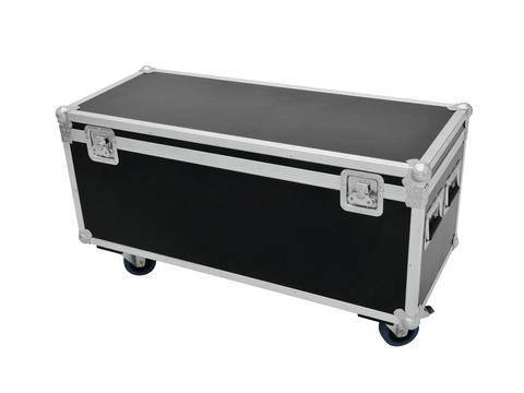 Schwarzer Transportkoffer mit Metallecken und Rollen. Ideal für den sicheren Transport von empfindlichen Geräten oder Materialien.