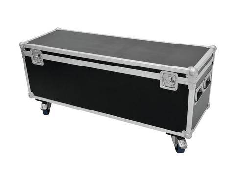 Ein schwarzer Transportkoffer mit silbernen Metallkanten und Rollen. Ideal zum sicheren Transport von Ausrüstung.