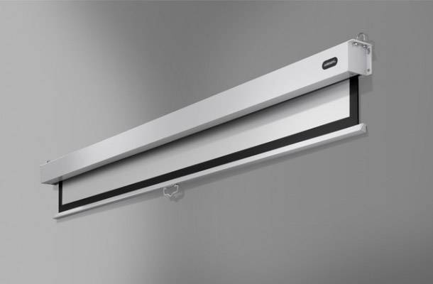Elektrische Projektion Leinwand mit Metallgehäuse, halb eingefahren, montiert an einer grauen Wand.