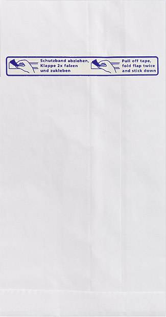 Verschlussanleitung auf einer weißen Tüte: 'Schutzband abziehen, klappe 2x falzen und zukleben'. Anweisungen bebildert.
