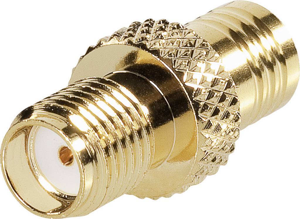 Ein goldener Koaxialadapter mit geriffeltem Mittelteil. Verbindet verschiedene Koaxialkabel-Typen für elektrische Signalübertragung.