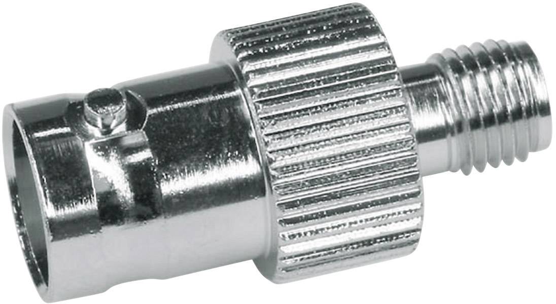 Ein verchromter Metalladapter mit Rändelgriff und Gewindeanschluss, verwendet zur Verbindung unterschiedlicher Rohrsysteme.