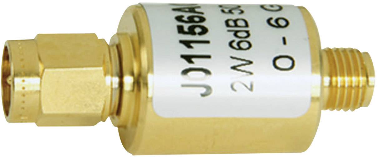 Kleiner, goldfarbener elektrischer Adapter mit zwei Anschlüssen. Beschriftet mit technischen Spezifikationen für Frequenz und Dämpfung.