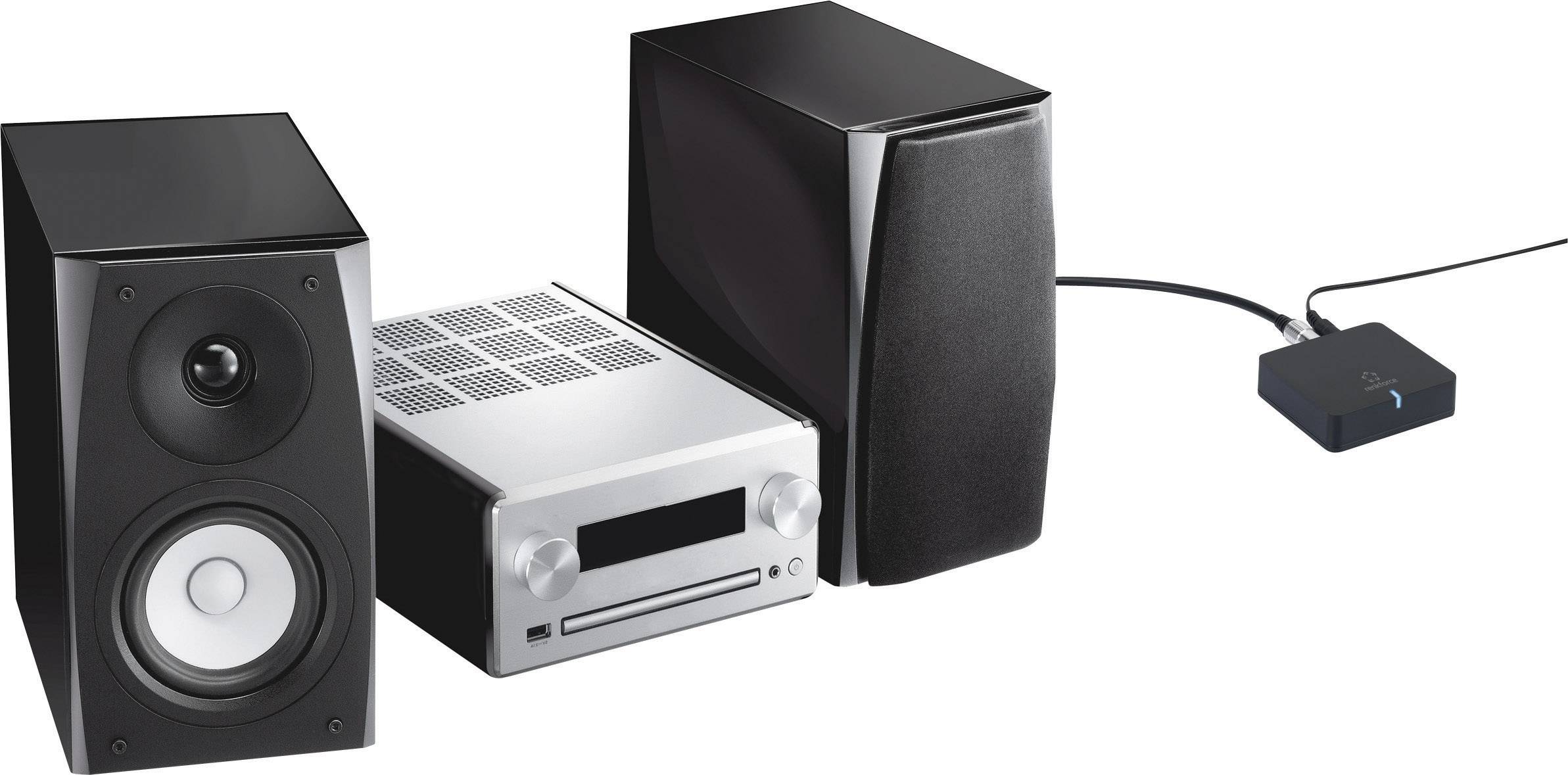 Stereoanlage mit zwei Lautsprechern und einem Media-Receiver, verbunden mit einem kleinen, schwarzen Adapter über ein Kabel.