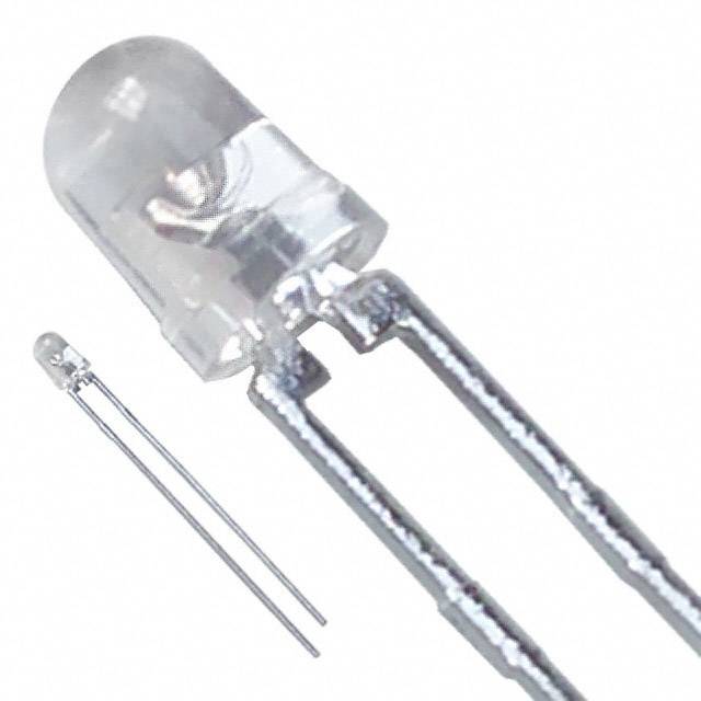 Eine transparente Leuchtdiode (LED) mit zwei Anschlüssen, einem längeren und einem kürzeren, auf weißem Hintergrund.