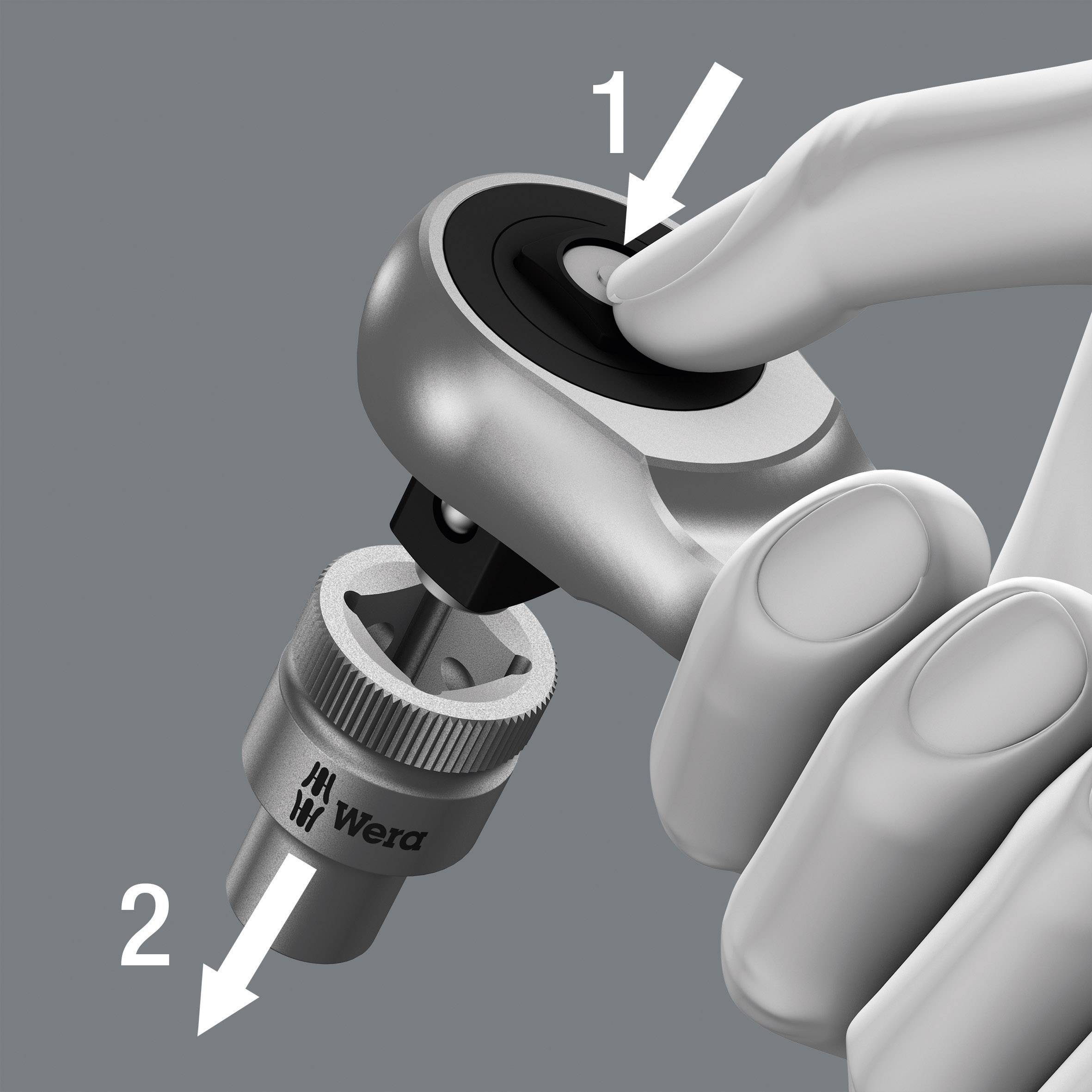 Eine Hand dreht ein Wera-Werkzeug mit einem Ratschenmechanismus. Pfeile zeigen die Drehrichtung an: oben nach rechts, unten nach links.