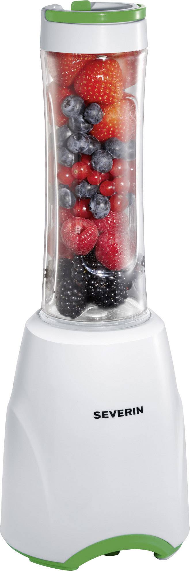Ein weißer Standmixer der Marke Severin, gefüllt mit Erdbeeren, Blaubeeren und Brombeeren.