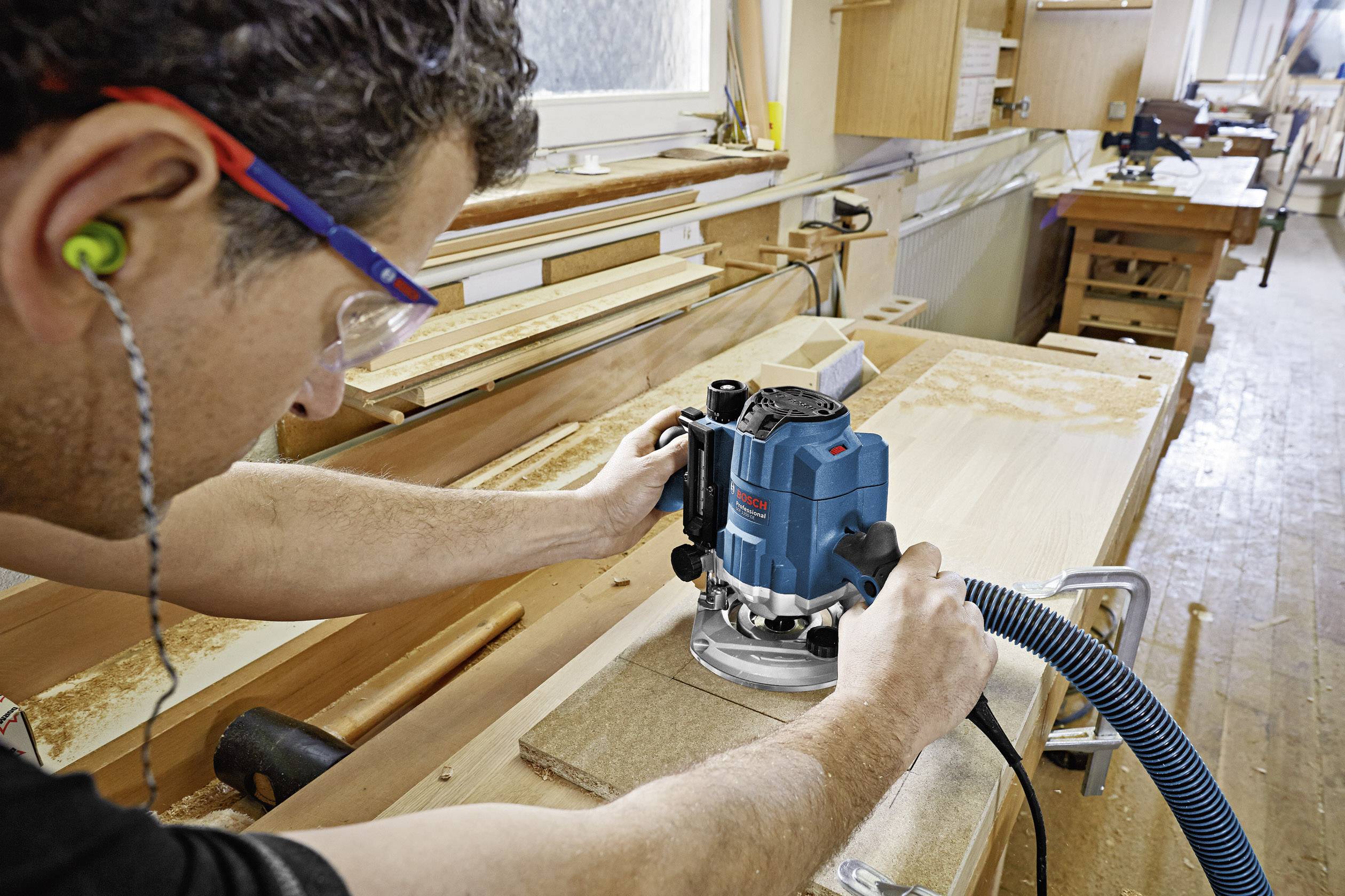 Bosch Professional Oberfräse 0601626001 GOF 1250 CE inkl. Koffer 1250W