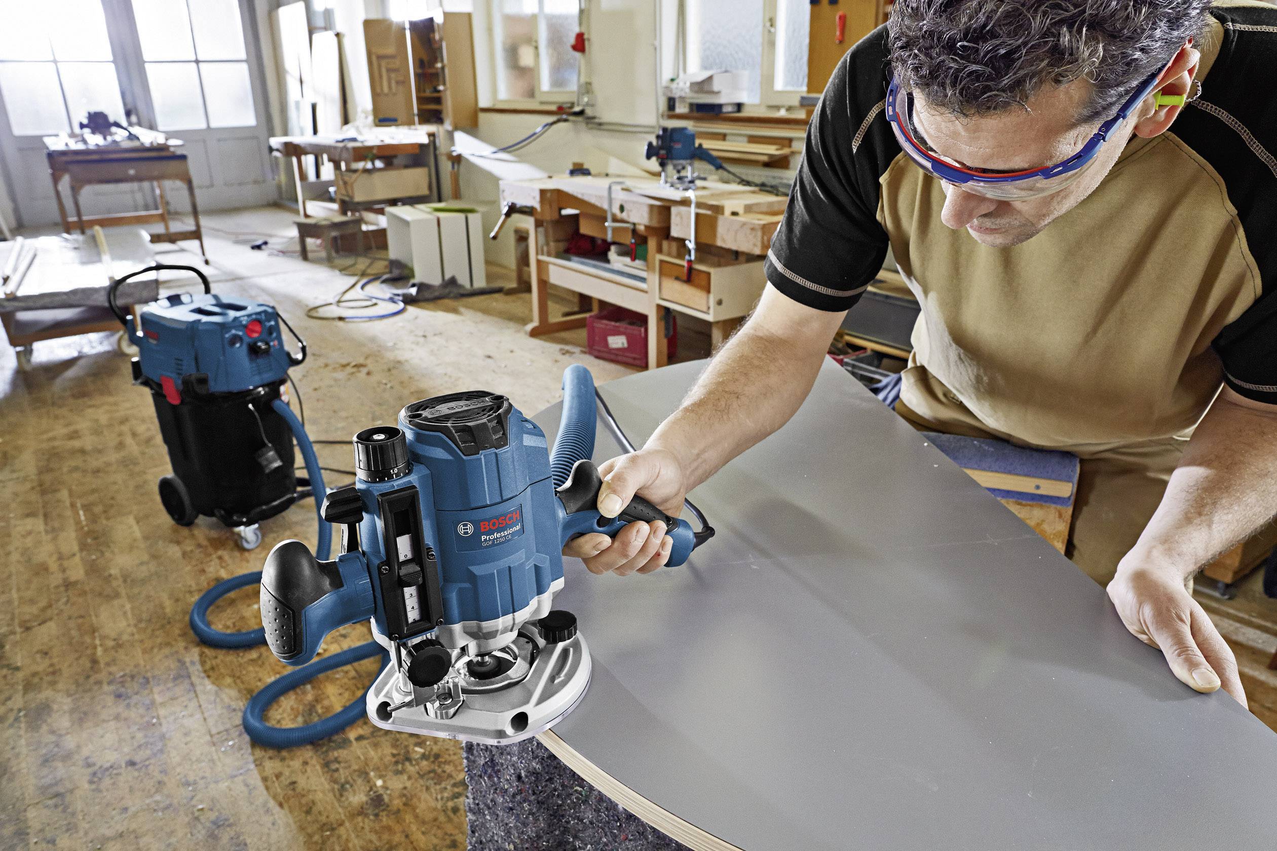 Bosch Professional Oberfräse 0601626001 GOF 1250 CE inkl. Koffer 1250W