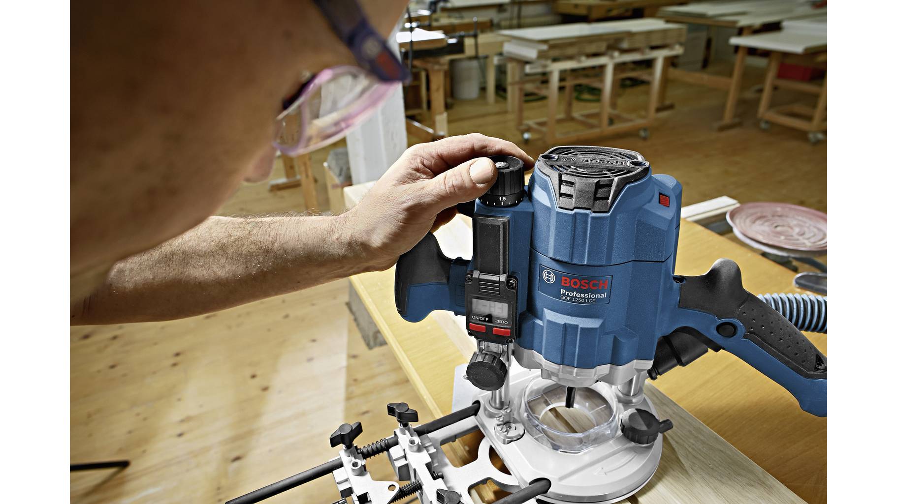 Bosch Professional GOF 1250 LCE Oberfräse 0601626101 GOF 1250 LCE inkl. Koffer 1250W bosch professional oberfräse gof 1250 lce