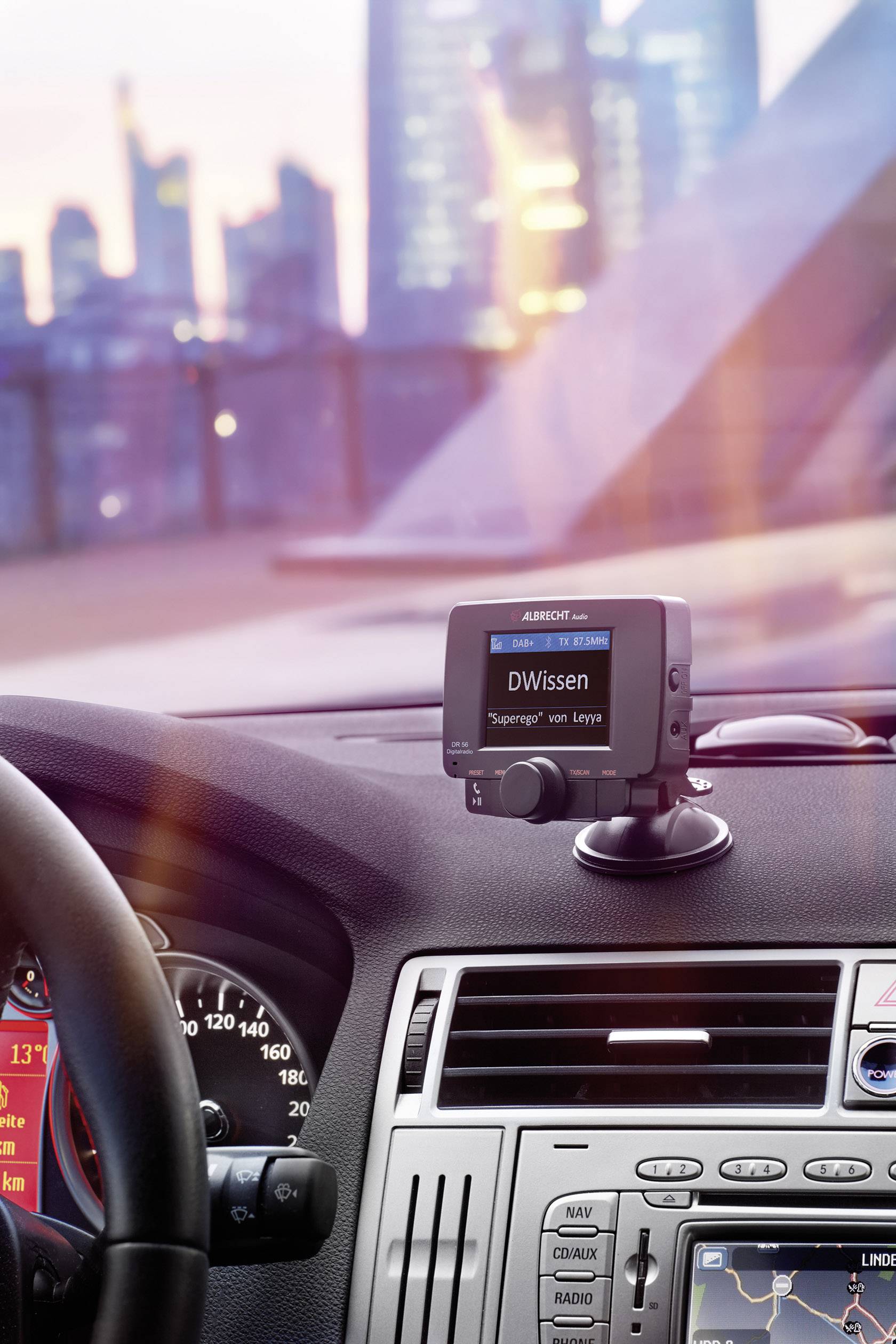 Albrecht DR-56 DAB+ Empfänger Freisprechfunktion, Saugnapfhalterung