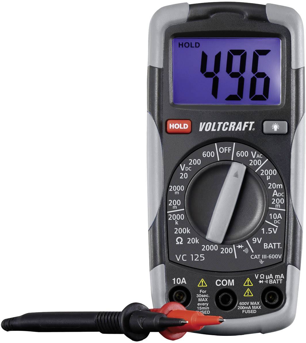 Digitales Multimeter zeigt '4,96' auf dem Display an. Der Drehschalter ist auf Widerstandsmessung eingestellt. Zwei Messleitungen sind angeschlossen.