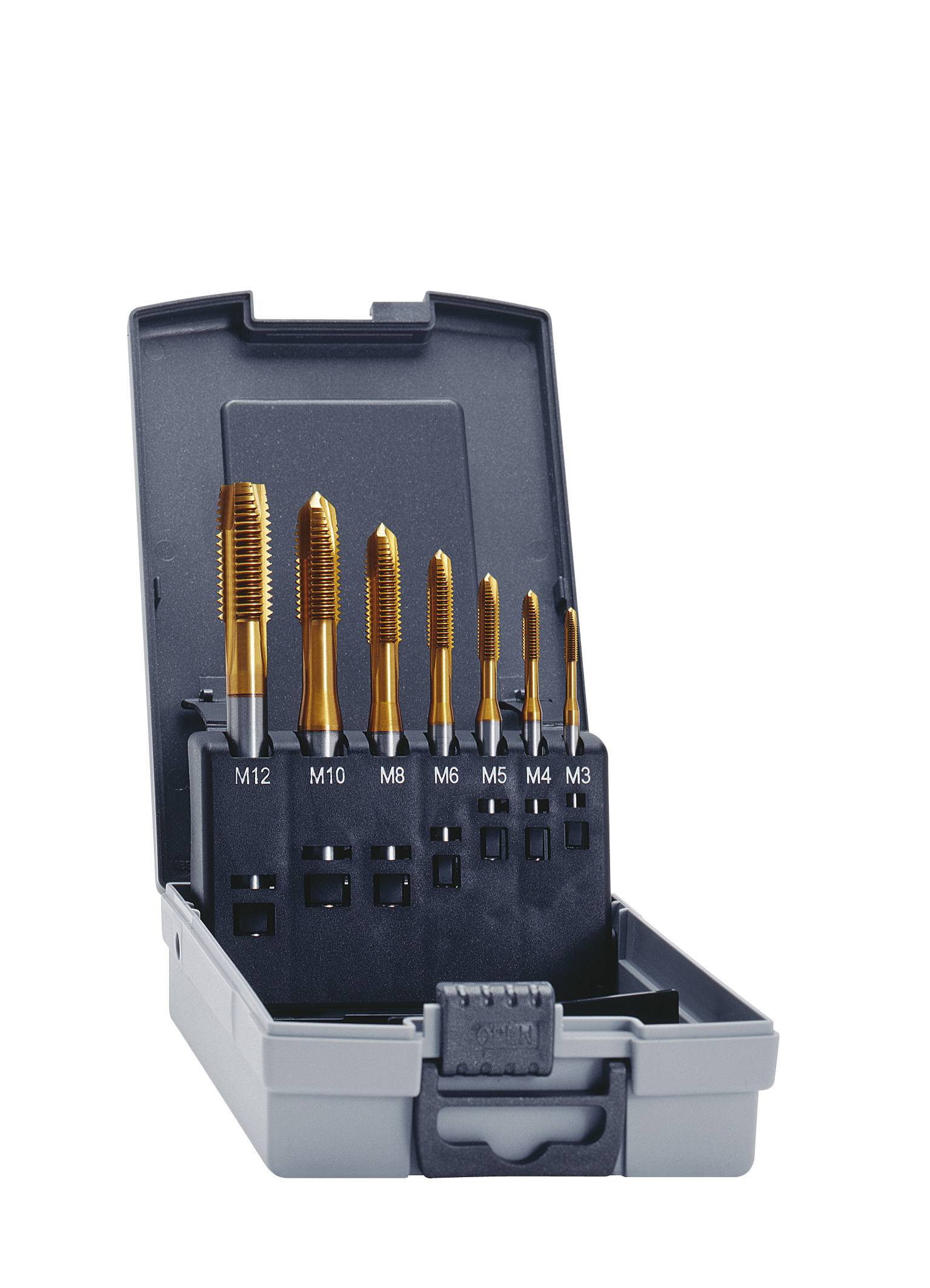 Ein Set von sechs Gewindebohrern in einem offenen grauen Koffer, gekennzeichnet mit M12 bis M3. Ideal zur Bearbeitung von Metallen.