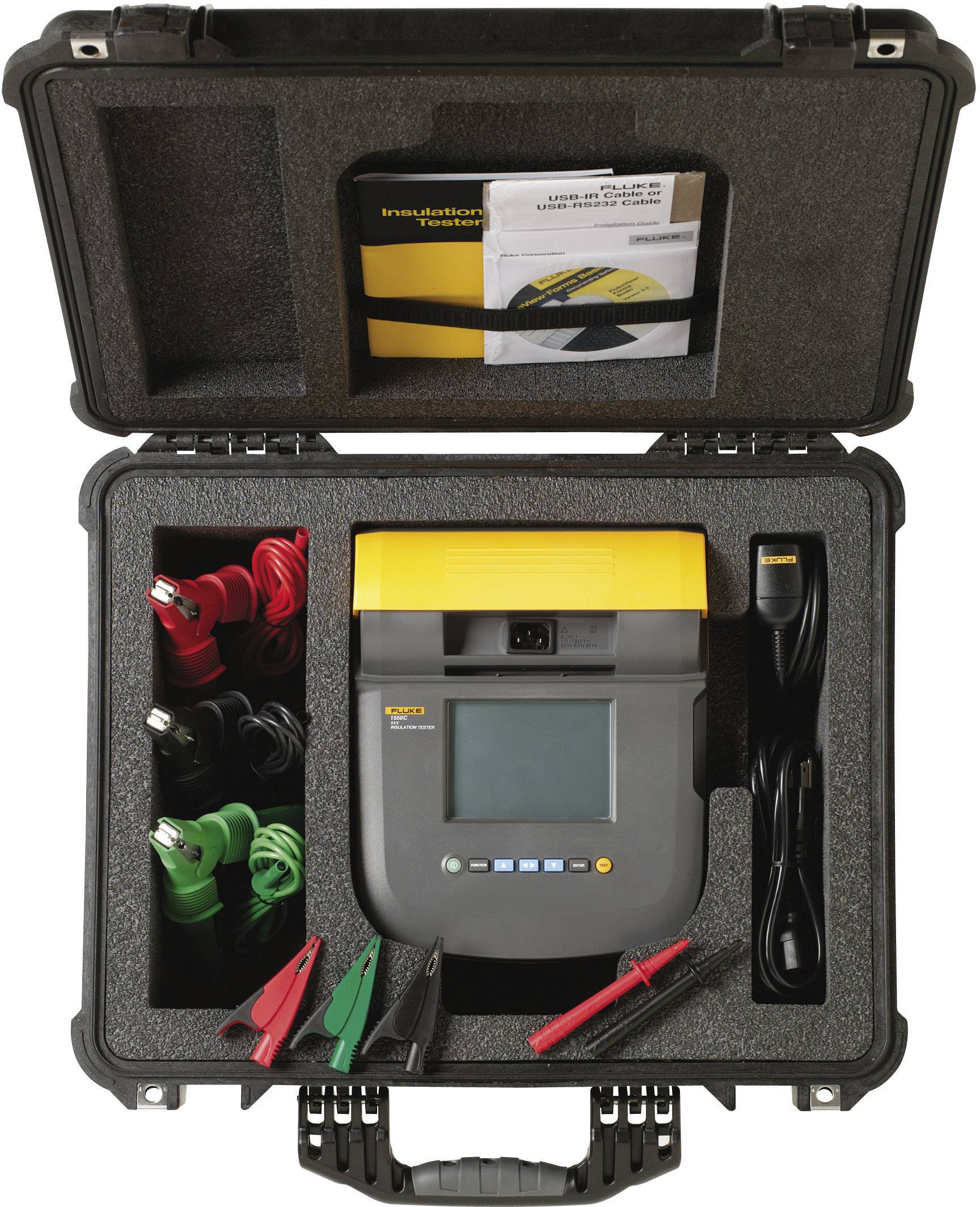 Tragbarer elektrischer Installationstester in einem Koffer mit Zubehör wie Messleitungen und Handbuch, bereit für den Einsatz.