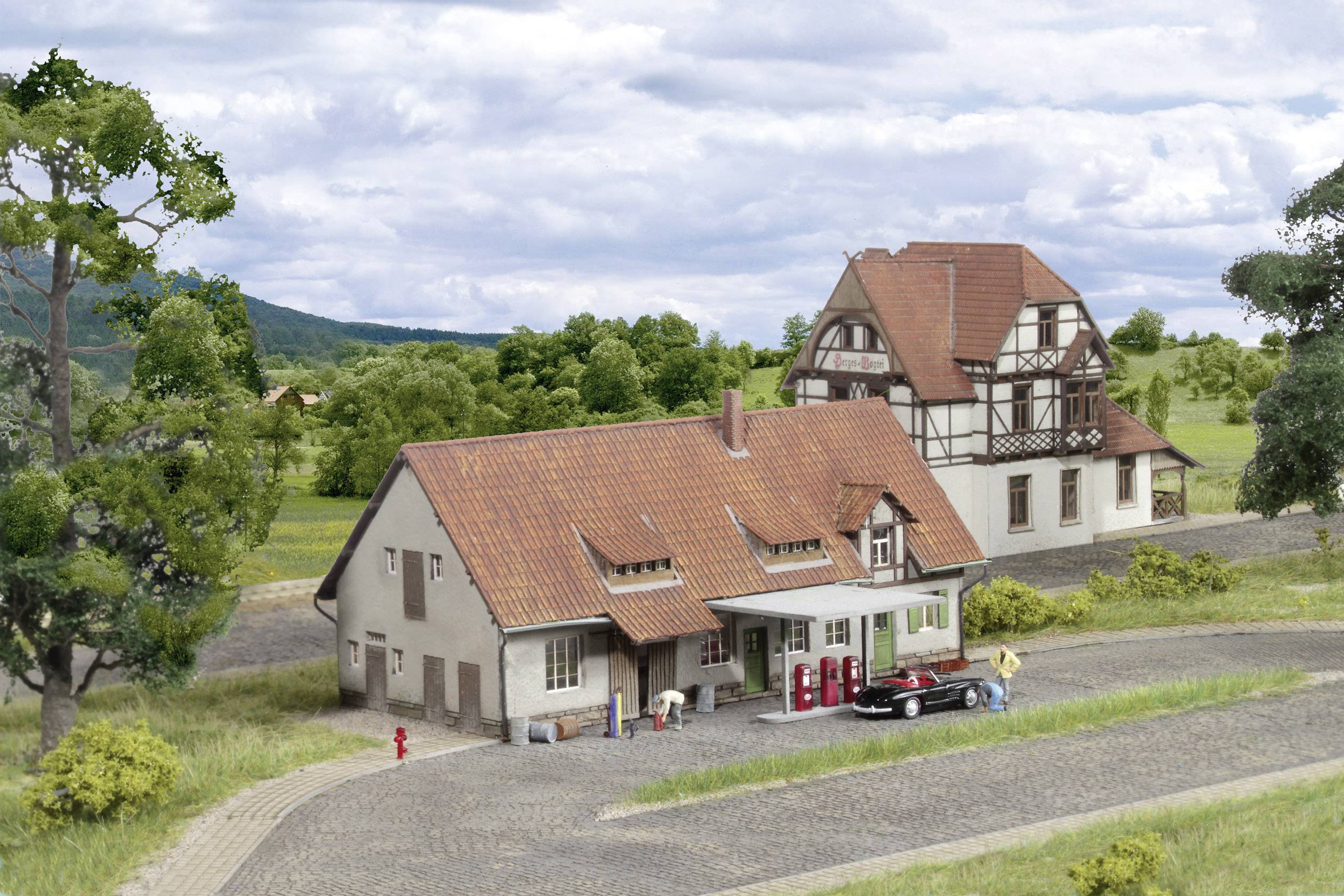 MBZ 14388 N Alte Schmiede mit Tankstelle