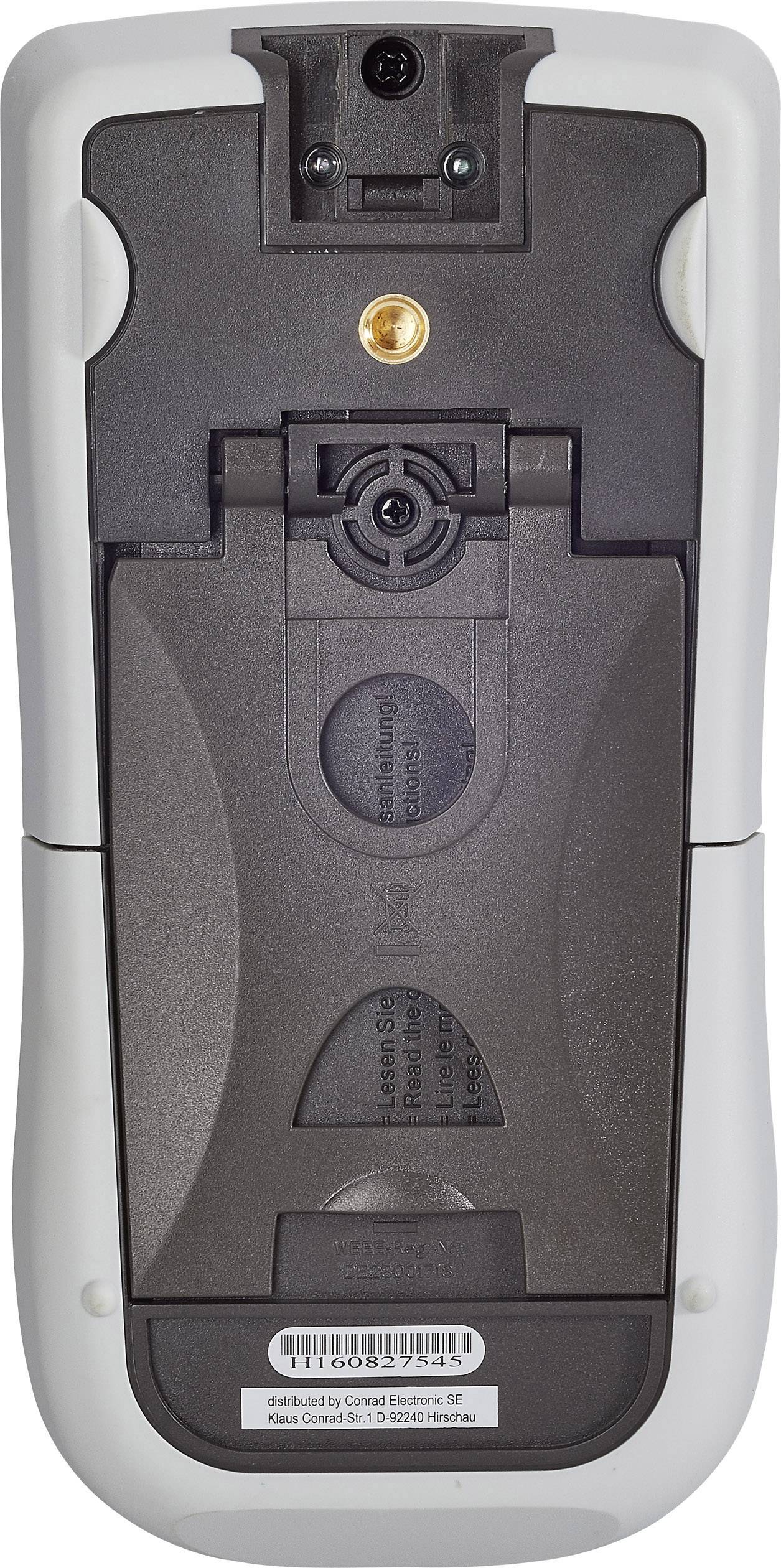 Rückseite einer Fernbedienung mit Batteriefach und Seriennummer. Oben ist ein Sensor oder Anschluss sichtbar.