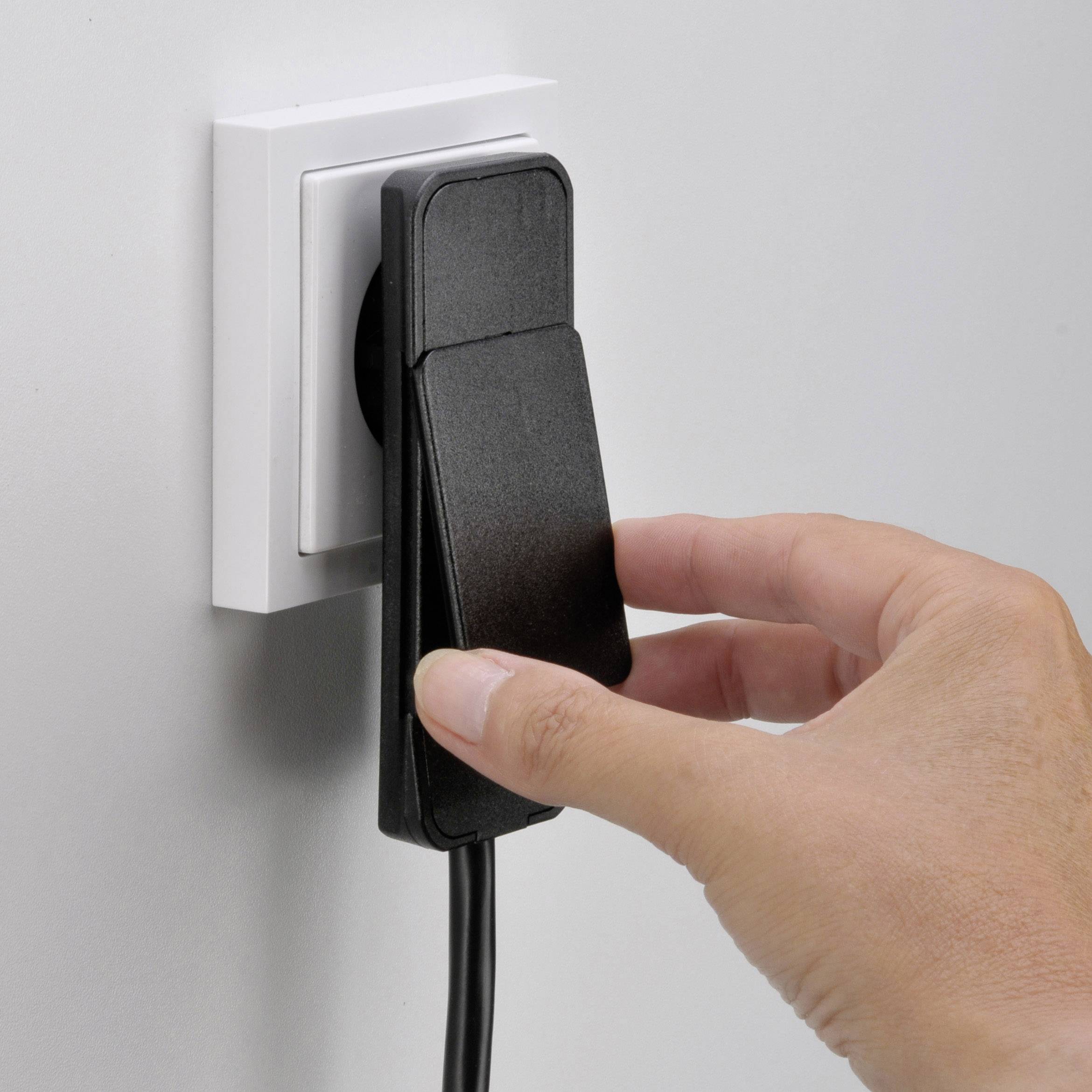 NVB 104548 Schutzkontakt-Flachstecker Kunststoff mit Aussteckhilfe 230V Schwarz IP20