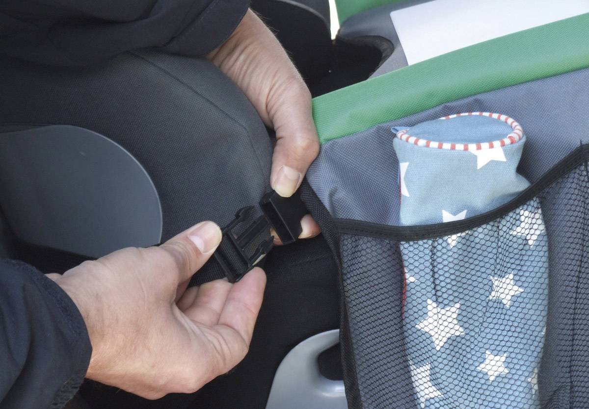 DINO 130030 Kinderzit Kindersitz-Reisetisch 33cm x 40cm