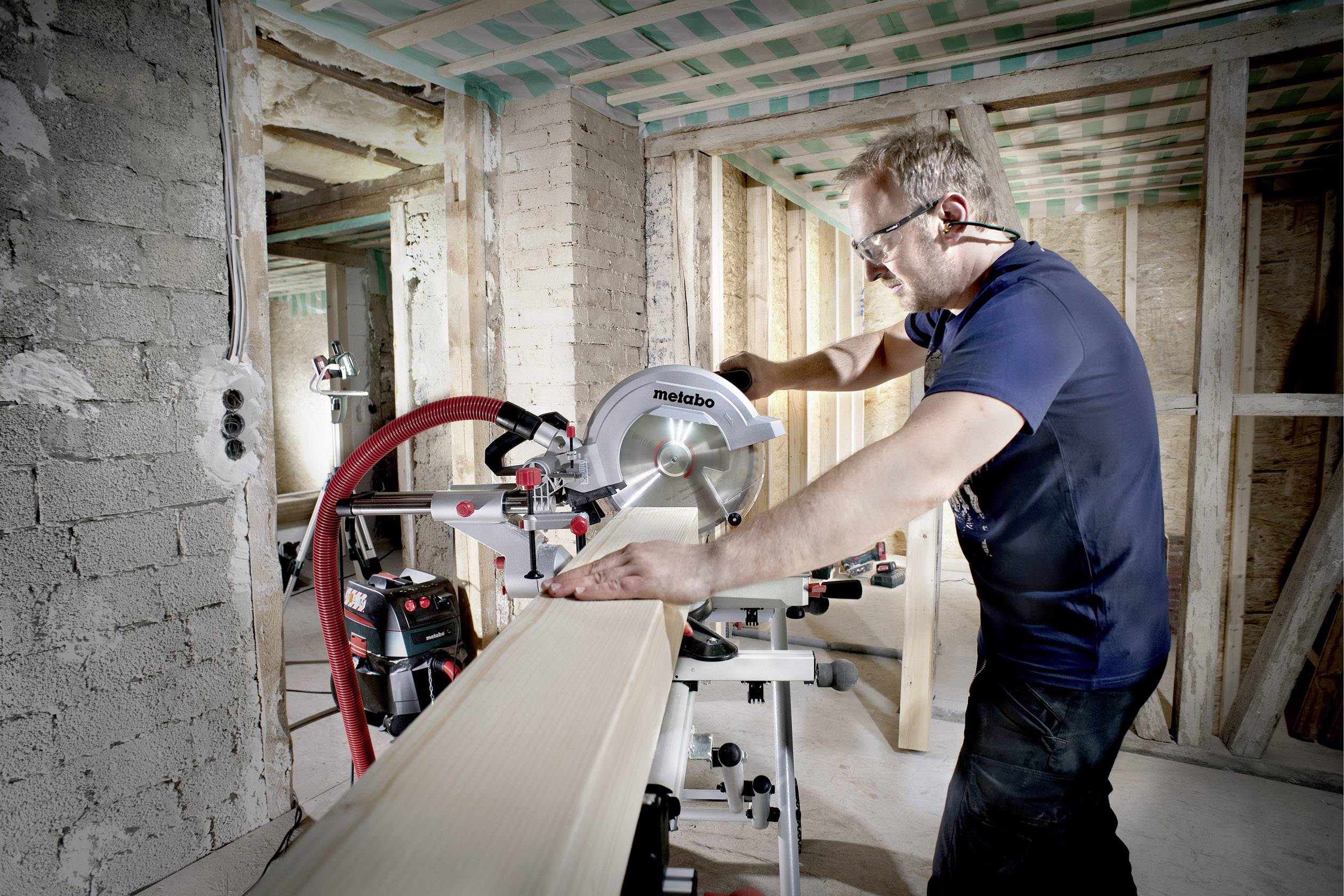 Metabo KGS 254 M Kapp-Zugsäge 254 mm 30 mm 1450 W