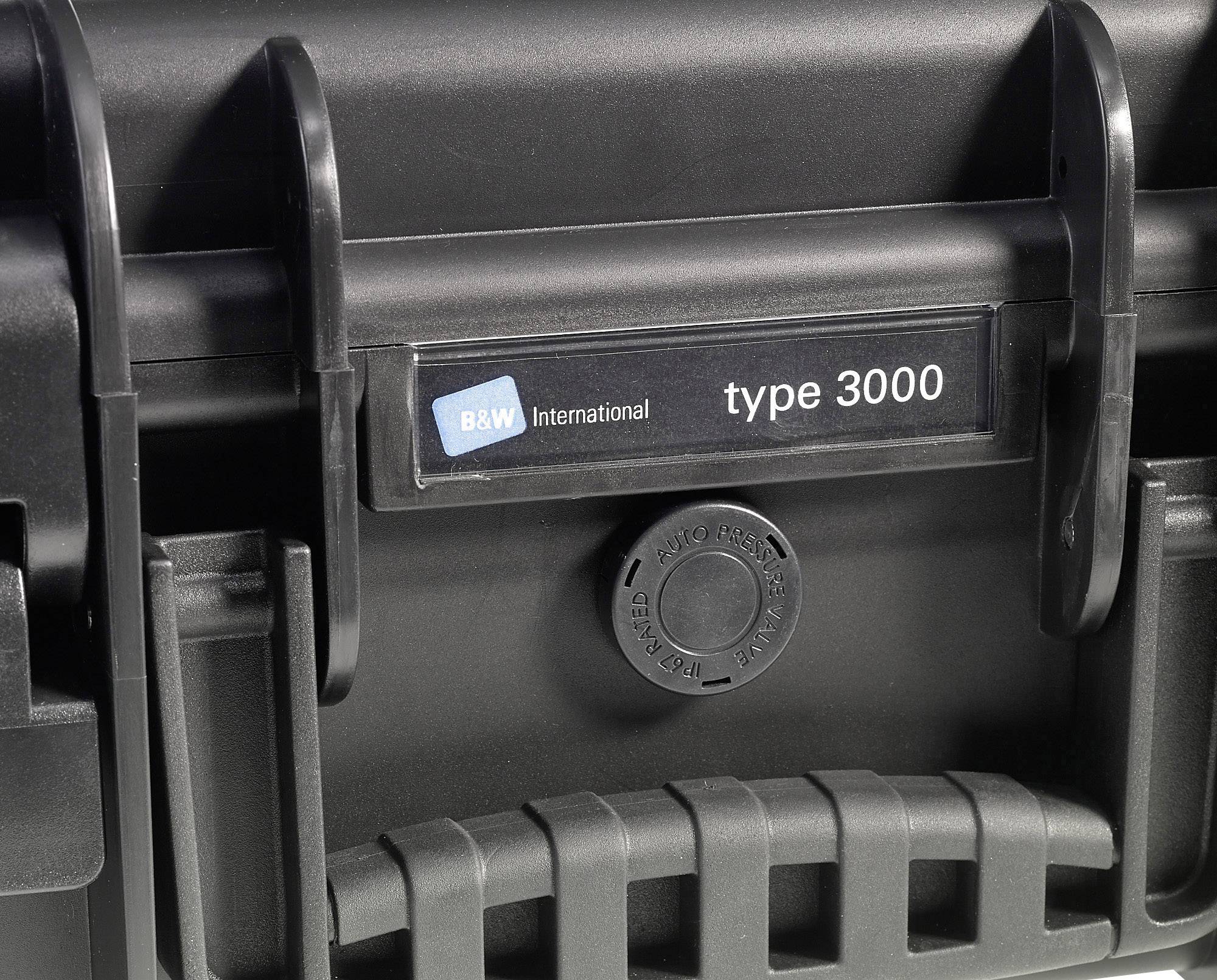 Schwarzer Hartschalenkoffer mit B&W International Logo und Aufschrift 'type 3000'. Hartes Kunststoffmaterial mit stabiler Verschlusssicherung.