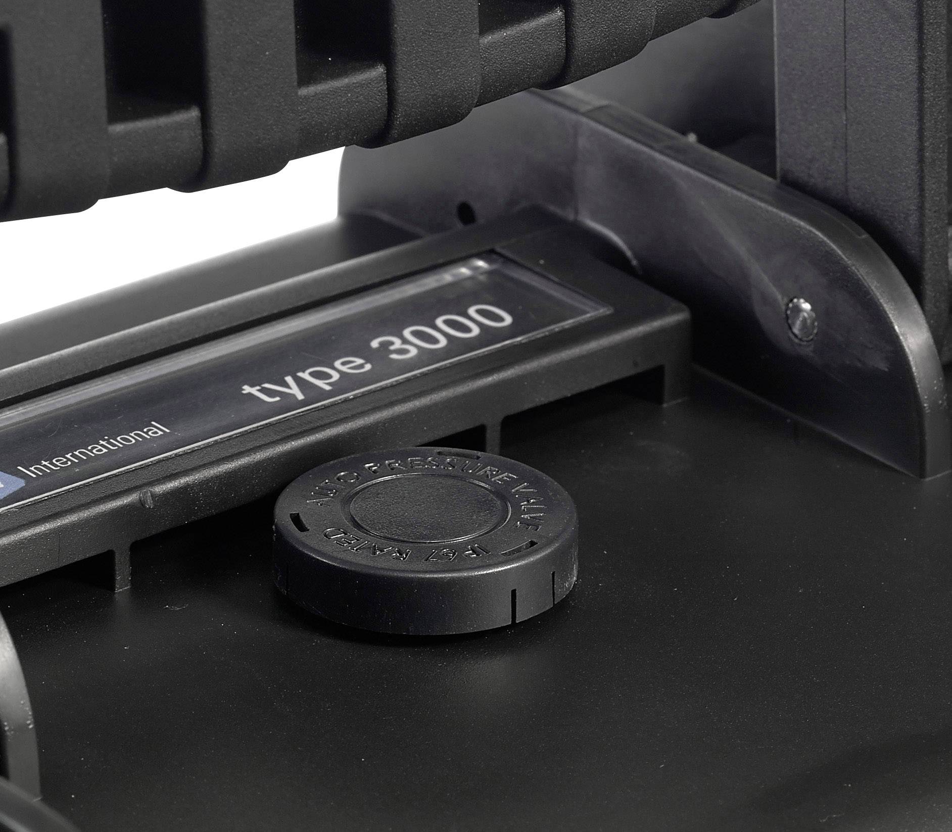 Nahaufnahme eines schwarzen Geräts mit der Aufschrift 'type 3000'. Ein rundes Bedienelement oder Knopf ist sichtbar.