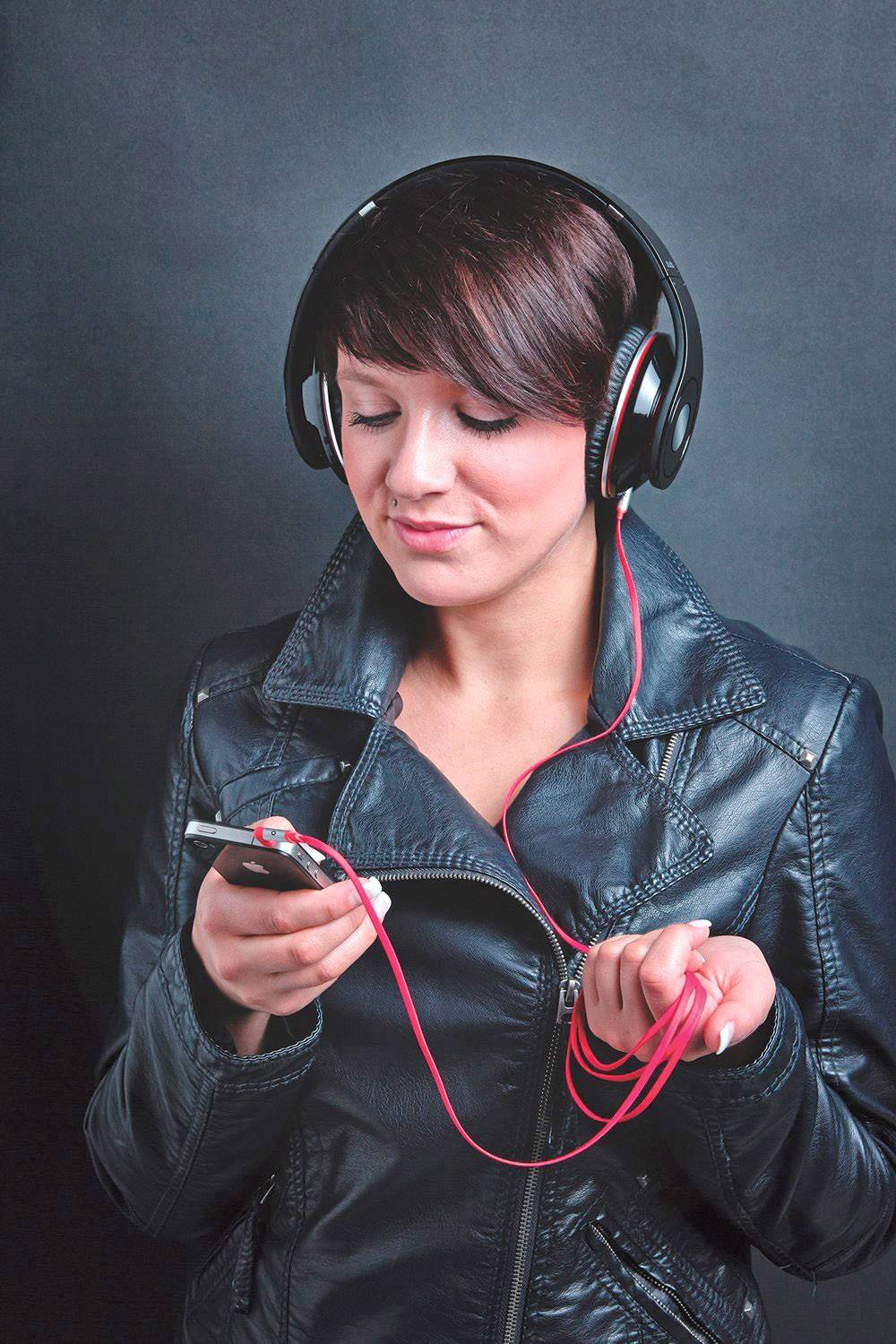 Oehlbach Klinke Audio Anschlusskabel [1x Klinkenstecker 2.5mm - 1x Klinkenstecker 3.5 mm] 1.50m Anthrazit vergoldete