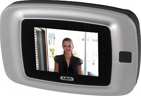 Digitaler Türspion mit Farbdisplay zeigt Bild einer Frau vor der Tür. Gehäuse ist silber und eckig.