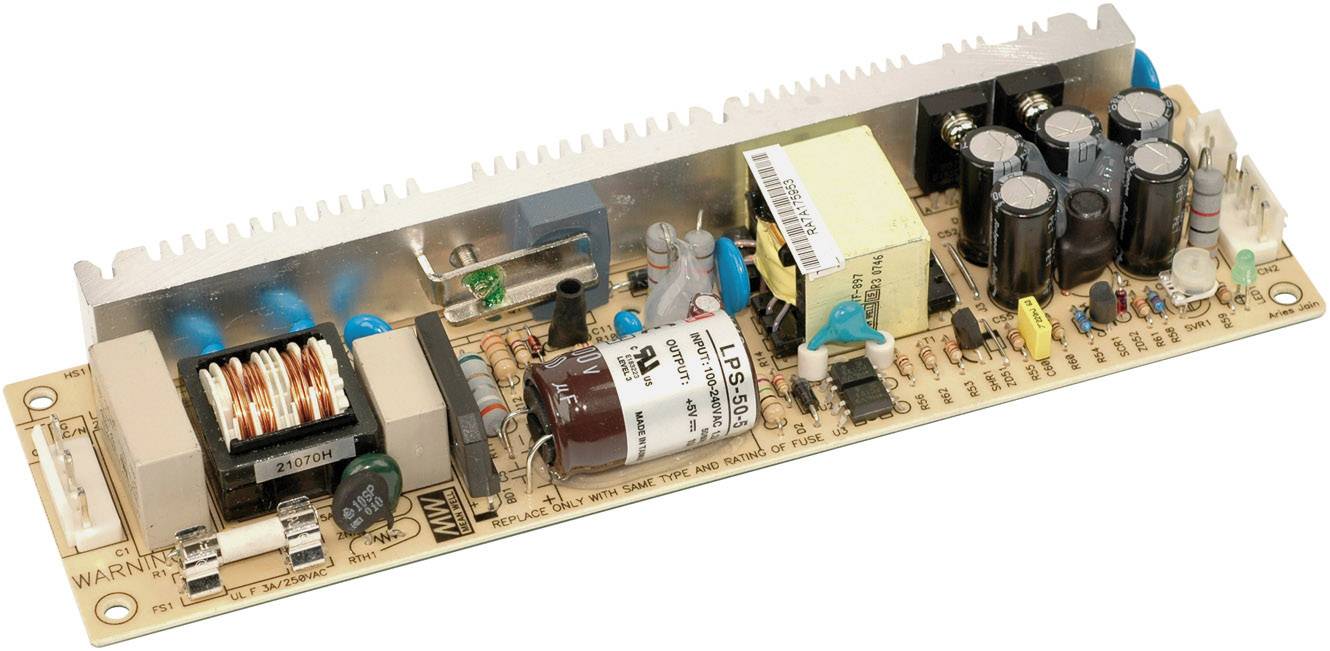 Eine elektronische Leiterplatte mit verschiedenen Komponenten wie Kondensatoren, Spulen und Widerständen, typischerweise für Geräte-Steuerung.