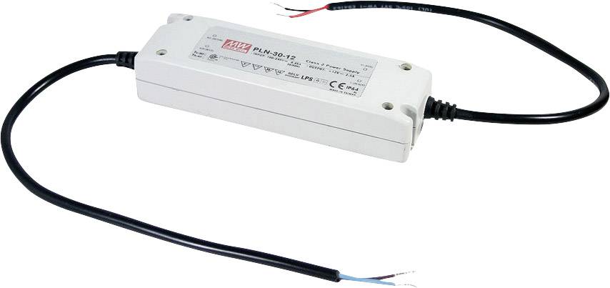 Ein weißes elektrisches Netzteil mit zwei schwarzen Kabeln; eins mit blanken Drähten und eines mit isoliertem Stecker, Marke sichtbar.