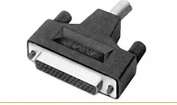 Ein schwarzer VGA-Stecker mit mehreren Pins und Schrauben zeigt die Anschlussseite.