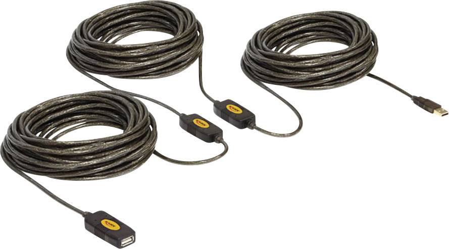 Drei lange USB-Kabel mit integrierten Verstärkern, verbunden in Reihe. Geeignet für die Übertragung von Signalen über größere Entfernungen.