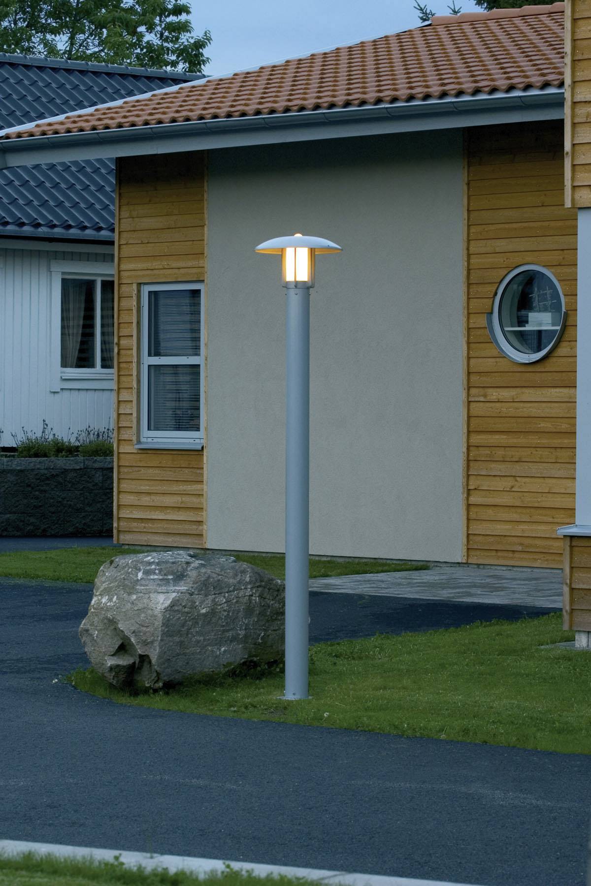 Konstsmide 402-312 Heimdal Außenstandleuchte Energiesparlampe, LED E27 60W Silber