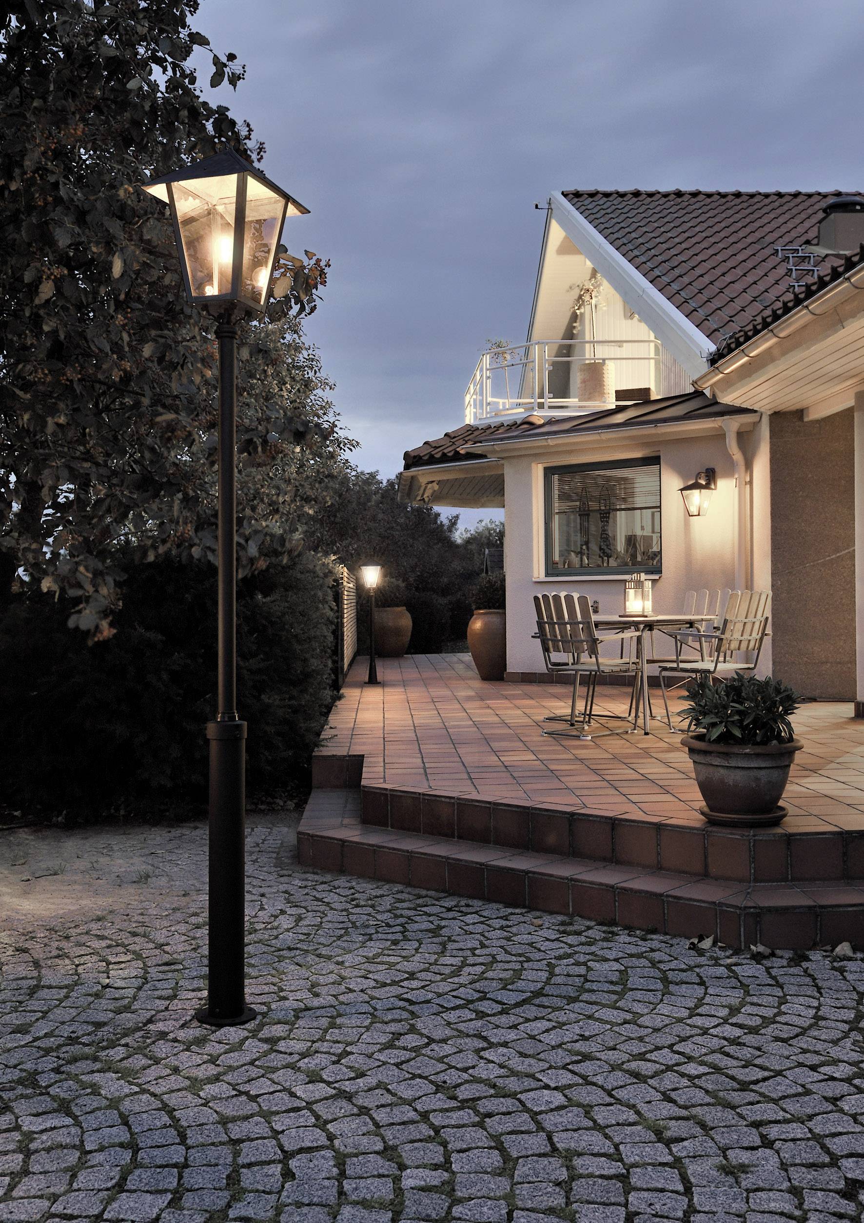 Konstsmide 437-750 Benu Außenstandleuchte Energiesparlampe, LED E27 100W Schwarz