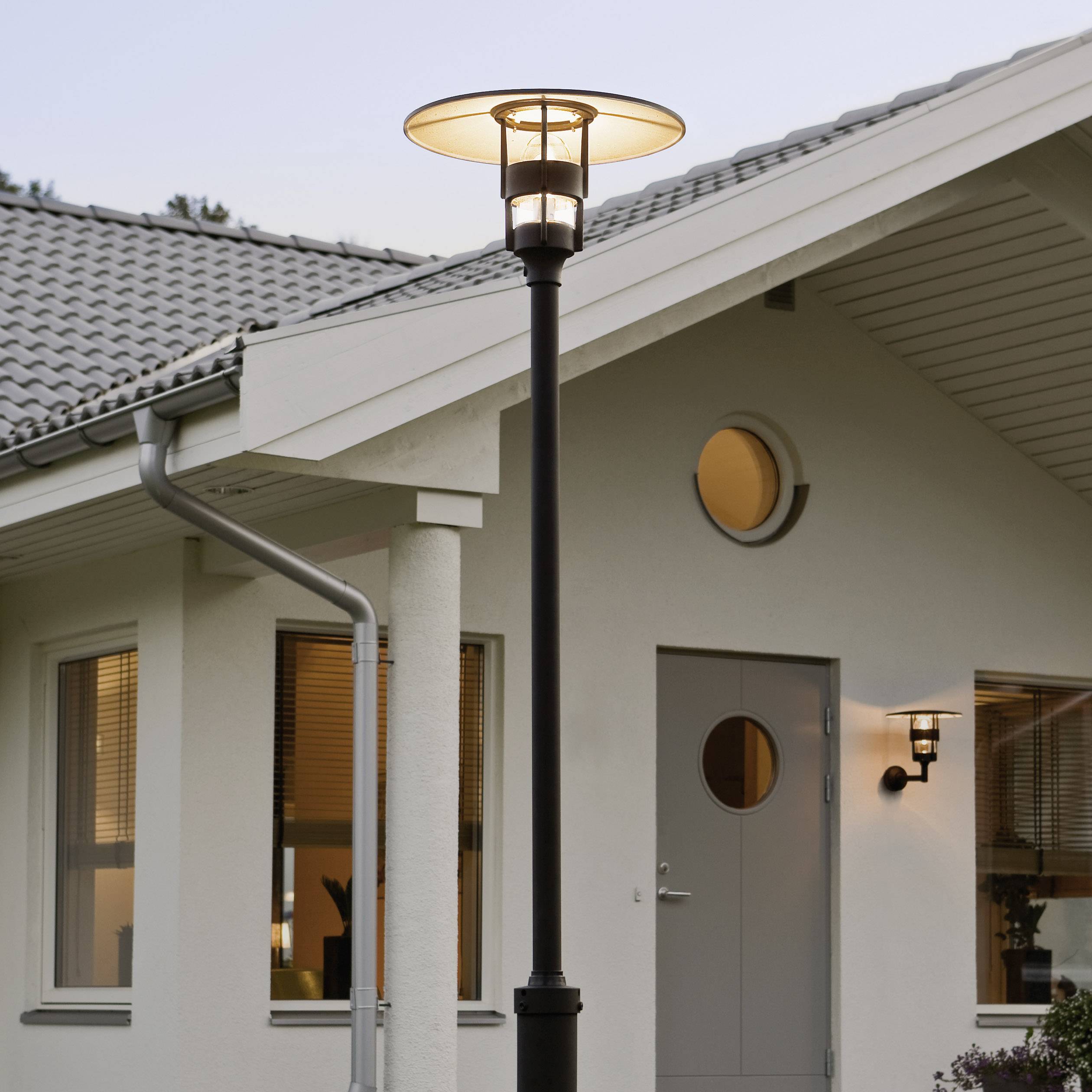 Konstsmide 524-750 Freja Außenstandleuchte Energiesparlampe, LED E27 60W Schwarz