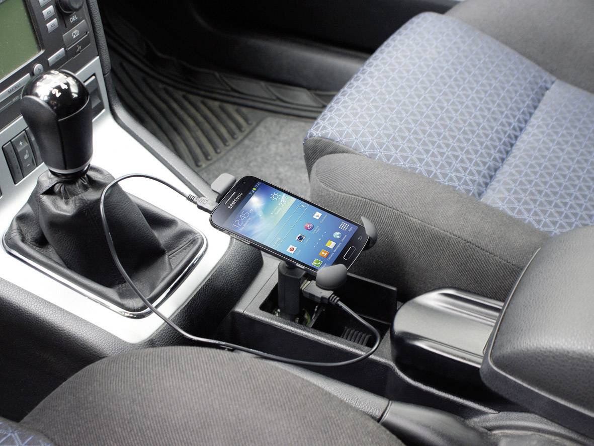 KFZ Smartphone Halterung mit Ladekabel 1