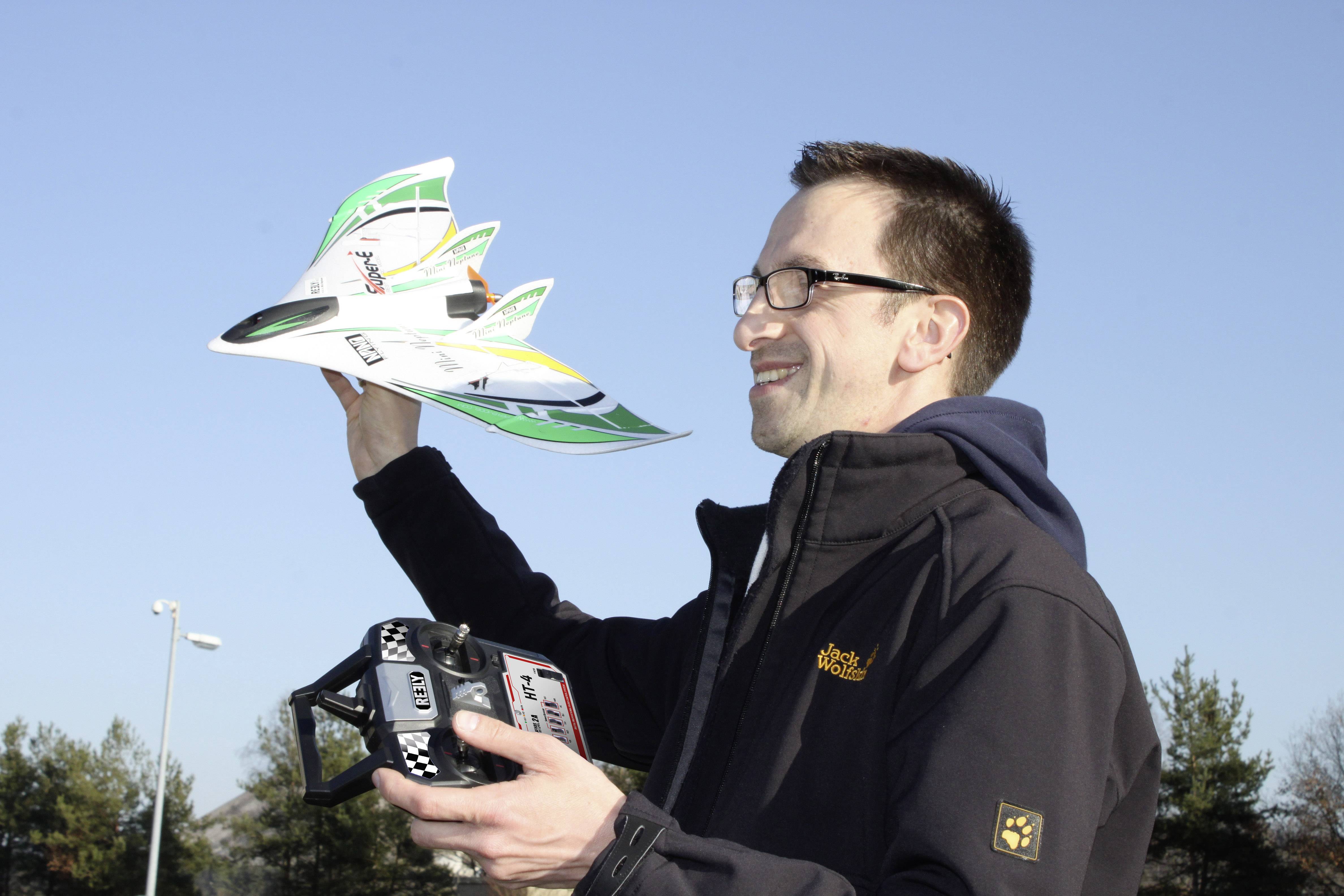 Reely HT-4 Hand-Fernsteuerung 2,4GHz Anzahl Kanäle: 4 inkl. Empfänger