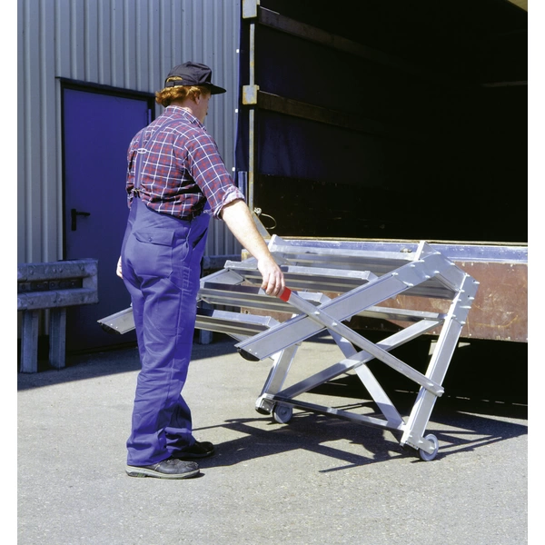 Günzburger Steigtechnik MUNK 50020 Aluminium Treppe fahrbar Arbeitshöhe (max.): 2.6m Silber 25kg Günzburger Steigtechnik MUNK 50020 Aluminium Treppe fahrbar Arbeitshöhe (max.): 2.6m Silber 25kg