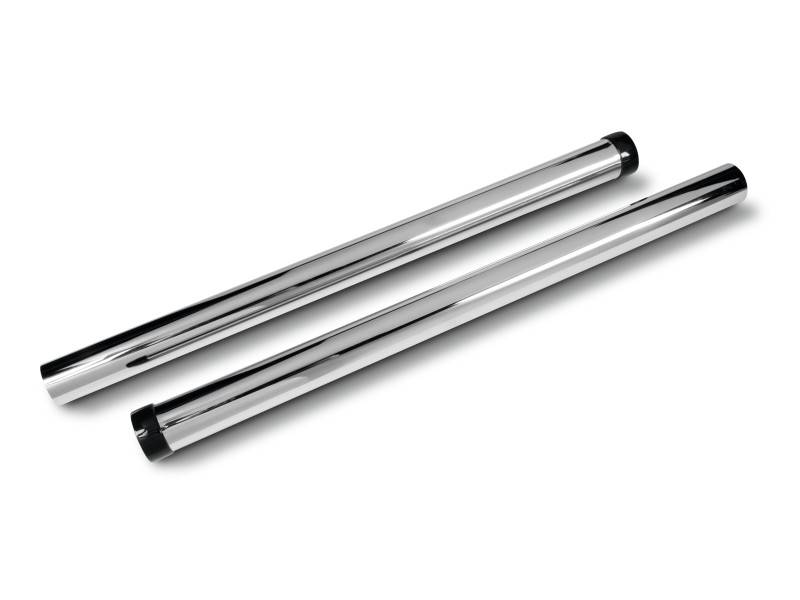 Zwei glänzende, silberne Metallstangen auf weißem Hintergrund, parallel zueinander angeordnet.