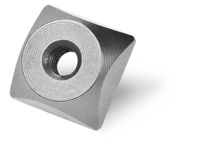 Ein quadratisches Metallgewinde mit einer zentralen Öffnung, vor weißem Hintergrund. Möglicherweise Teil eines technischen Geräts oder Werkzeugs.