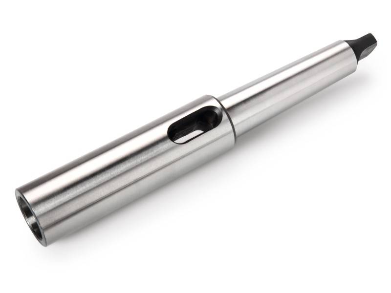 Ein zylindrisches Metallwerkzeug mit konischer Spitze und seitlicher Aussparung, das für Präzisionsbohrarbeiten verwendet wird.