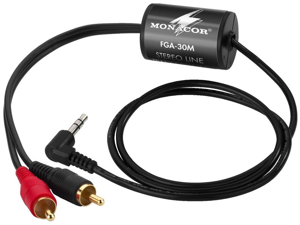 Ein schwarzes Audiokabel mit einem Entstörfilter. Es hat einen 3,5-mm-Klinkenstecker und zwei Cinch-Stecker, rot und weiß.