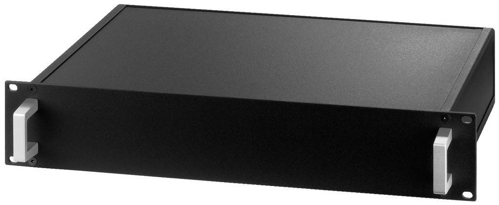 Ein schwarzes 2U-Rackmount-Gehäuse mit silbernen Griffen, typisches Equipment für Server oder Netzwerkgeräte.