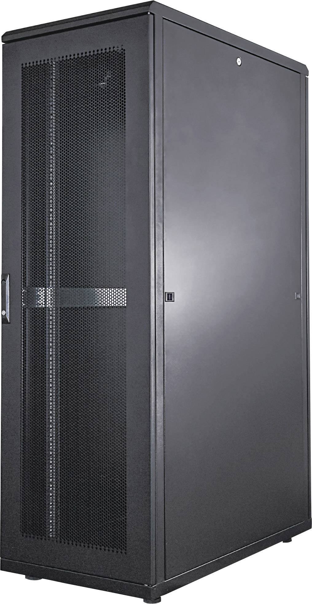 Ein schwarzes Server-Rack mit belüfteter Fronttür. Es steht auf einem weißen Hintergrund und ist leer, ohne sichtbare Inhalte.
