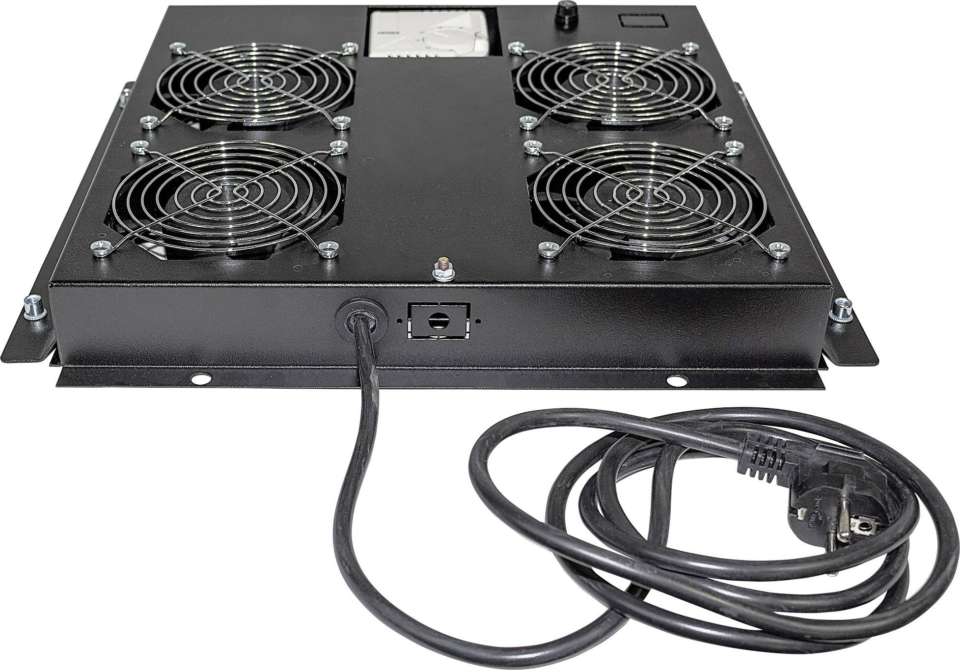 Schwarzes Kühlgerät mit vier Ventilatoren und Netzkabel, zur Luftzirkulation in technischen Umgebungen.