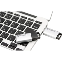 Verbatim Secure Pro USB-Stick 32GB Silber-Schwarz 98665 USB-A (USB 3.2 Gen 1) Verbatim Secure Pro USB-Stick 32GB Silber-Schwarz 98665 USB-A (USB 3.2 Gen 1)