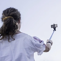 MANTONA SELFIE HANDSTATIV SCHWARZ MANTONA SELFIE HANDSTATIV SCHWARZ